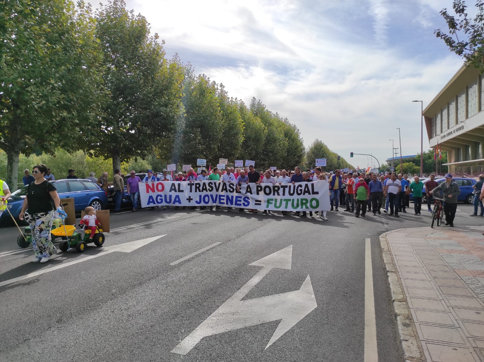 Organizaciones agrarias y de regantes se suman a la convocatoria de manifestación contra el desembalse de agua de León hacia Portugal. 