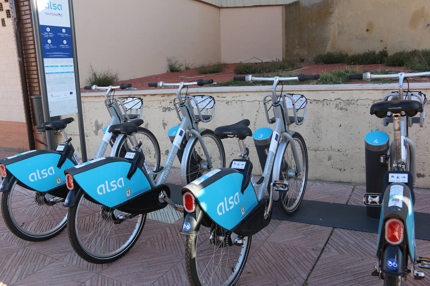 Presentación de la nueva estación de préstamo de bicicletas en Puente Castro.