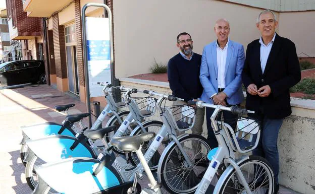 Presentación de la nueva estación de préstamo de bicicletas en Puente Castro.