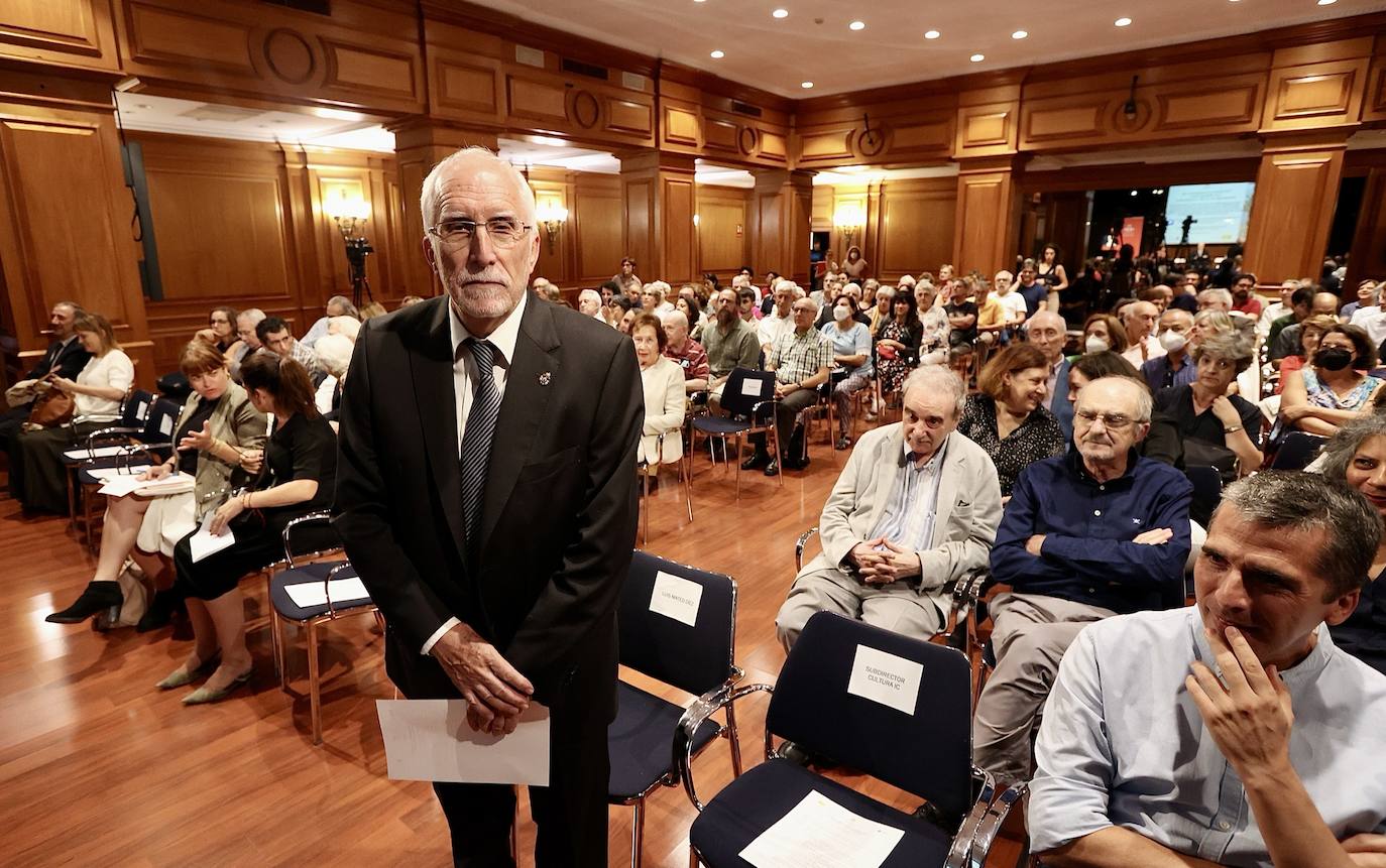 El Instituto Cervantes, el Ministerio de Cultura y Deporte y la Saint Louis University Madrid homenajean al escritor Luis Mateo Díez (Villablino, León 1942), justo en el día en que cumple 80 años.