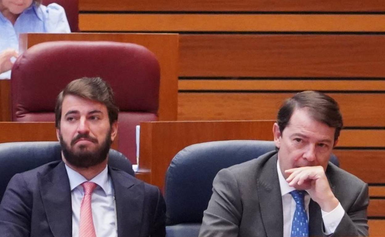 Alfonso Fernández Mañueco, junto al vicepresidente de la Junta, Juan García-Gallardo.