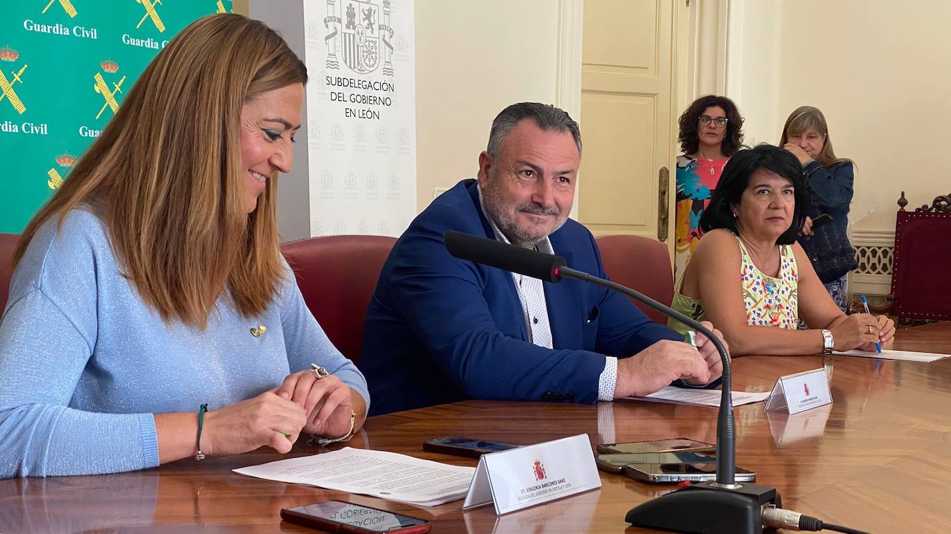 La delegada del Gobierno en Castilla y León, Virginia Barcones, presenta el programa de actividades para la semana institucional de la Guardia Civil 2022. También asisten el alcalde de León, José Antonio Diez; el presidente de la Diputación de León, Eduardo Morán; el subdelegado del Gobierno, Faustino Sánchez; la delegada territorial de la Junta de Castilla y León, Ester Muñoz, y el coronel jefe interino de la Comandancia de la Guardia Civil en León, Julio Gutiérrez. 