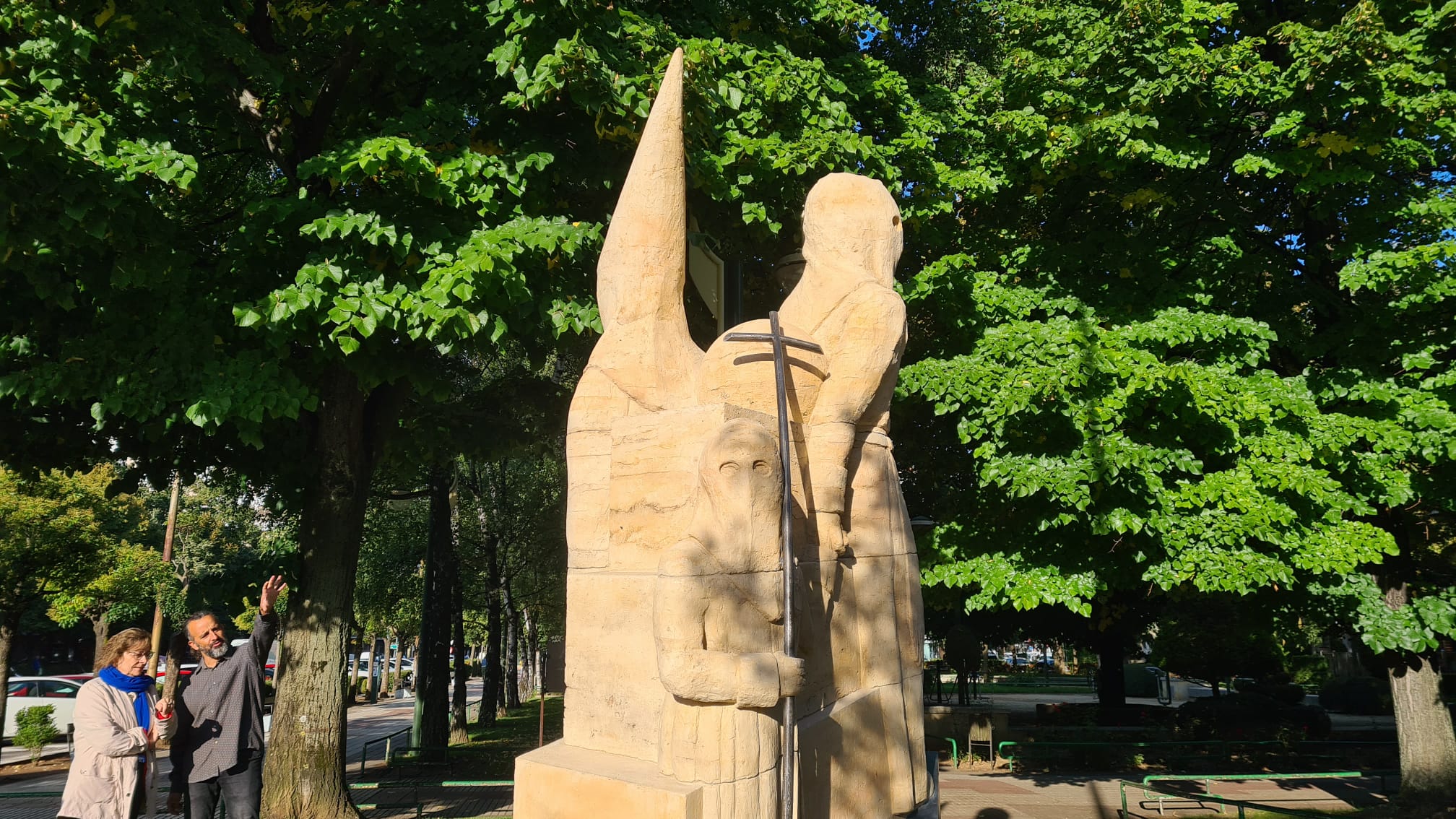 Fotos: Inauguración del monumento al papón en León