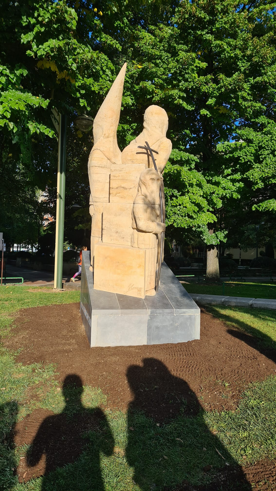 Fotos: Inauguración del monumento al papón en León