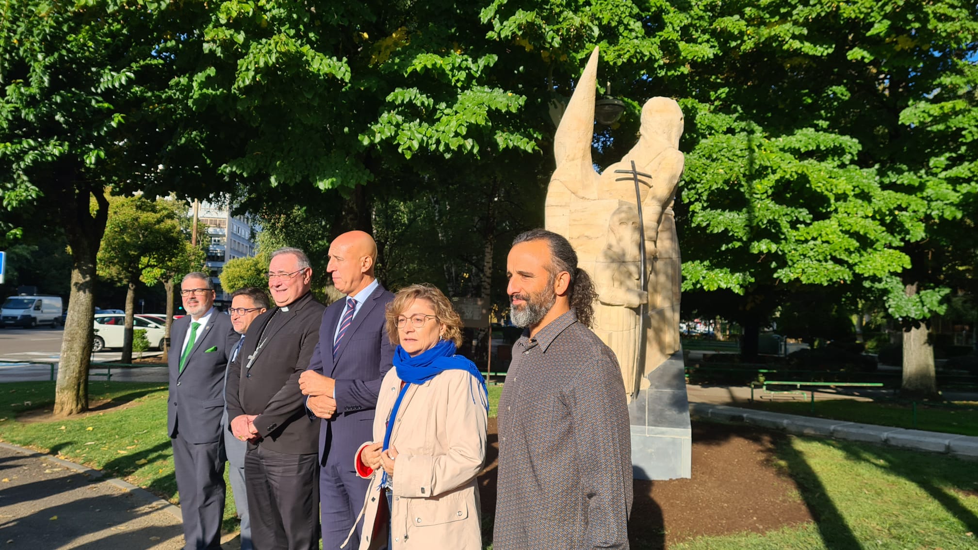 Fotos: Inauguración del monumento al papón en León