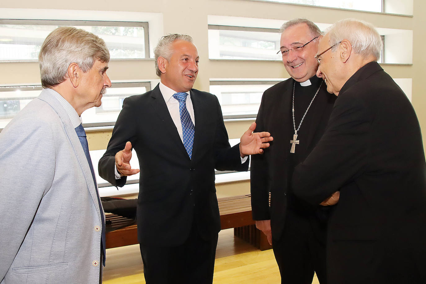 Inauguración del 33 Encuentro Nacional de Cofradías Penitenciales en el Auditorio de León. 