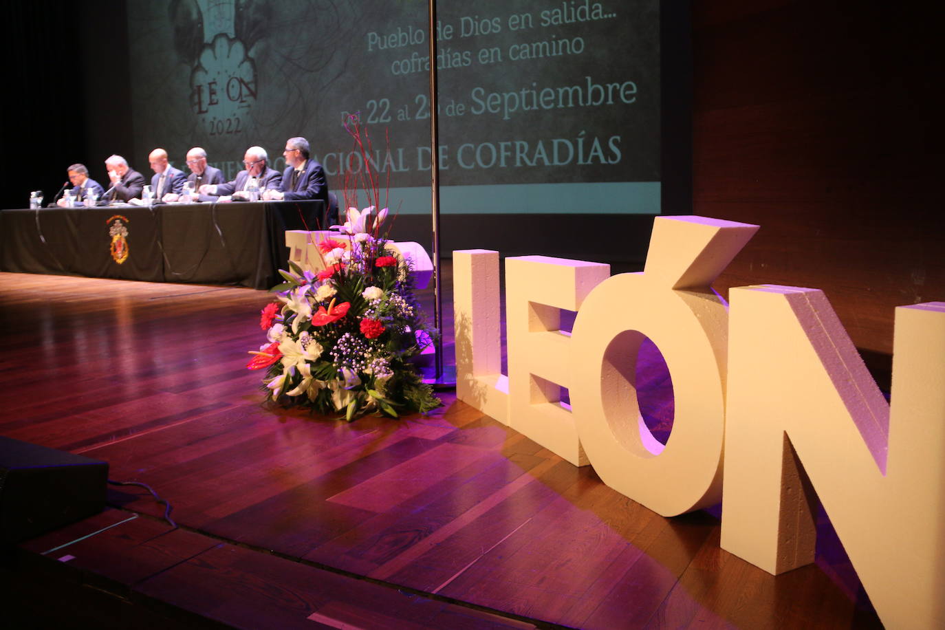Inauguración del 33 Encuentro Nacional de Cofradías Penitenciales en el Auditorio de León. 