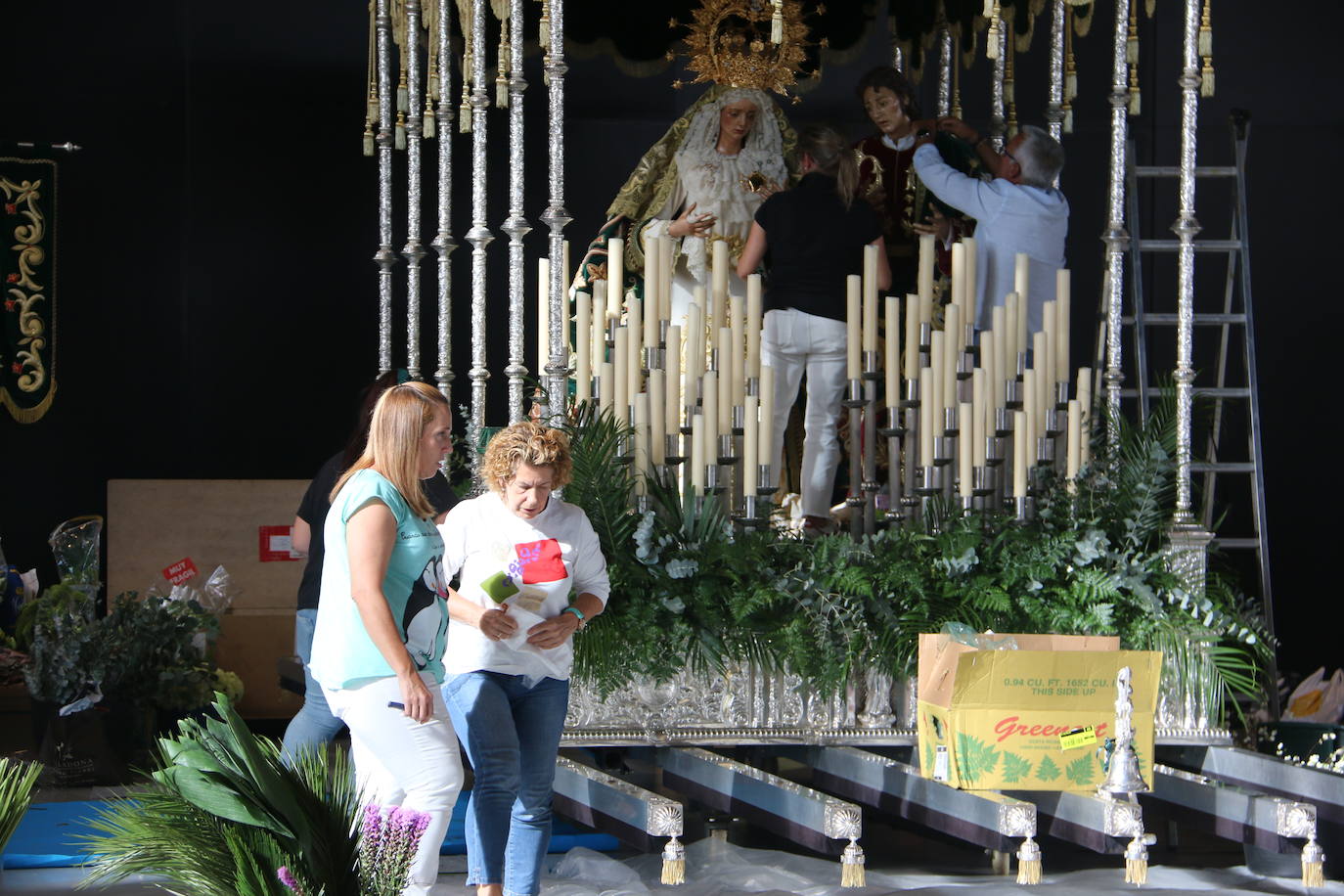 Fotos: Las cofradías preparan sus pasos para la procesión magna