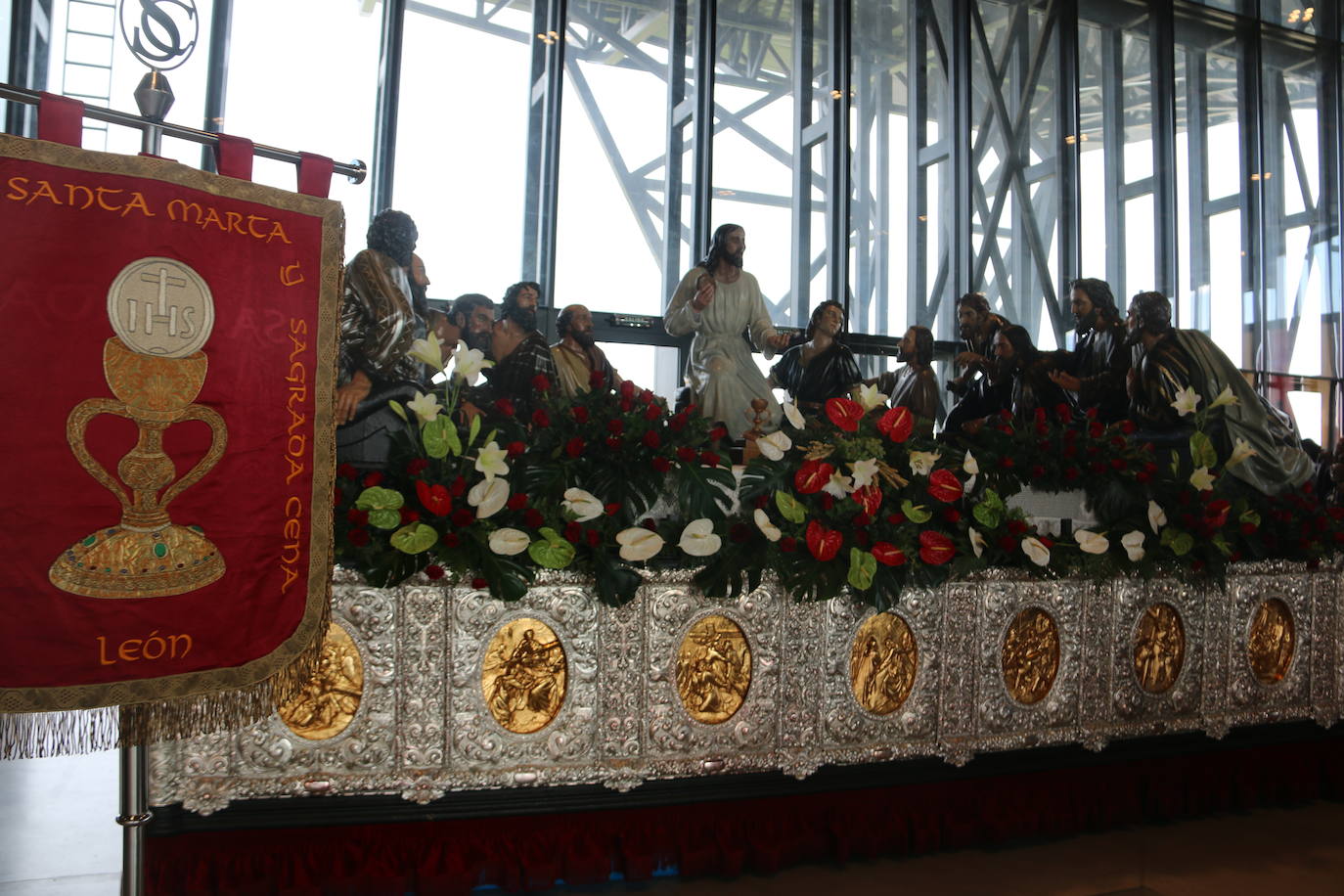 Fotos: Las cofradías preparan sus pasos para la procesión magna