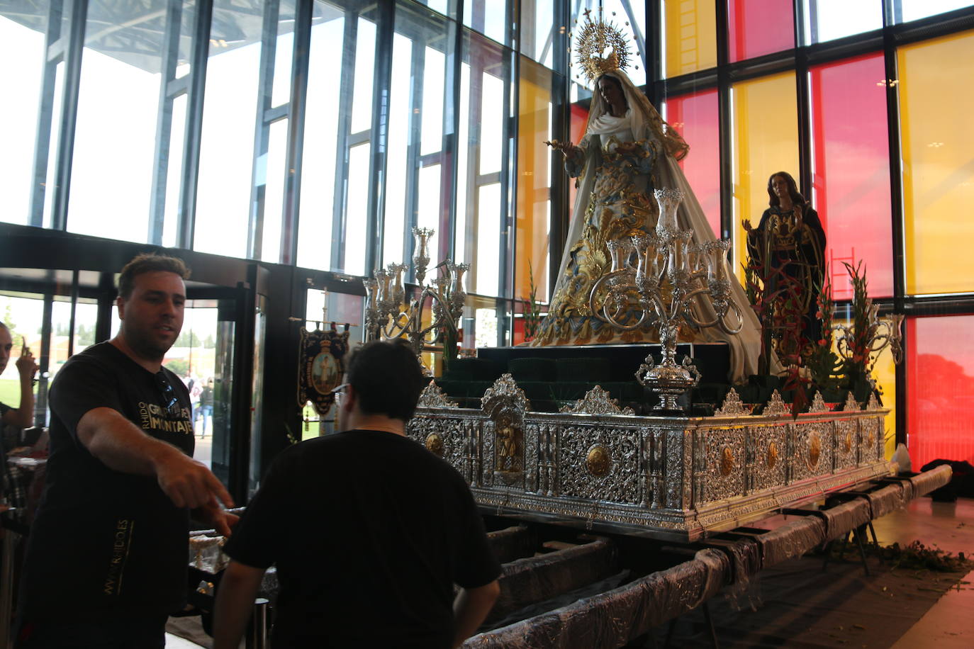 Fotos: Las cofradías preparan sus pasos para la procesión magna