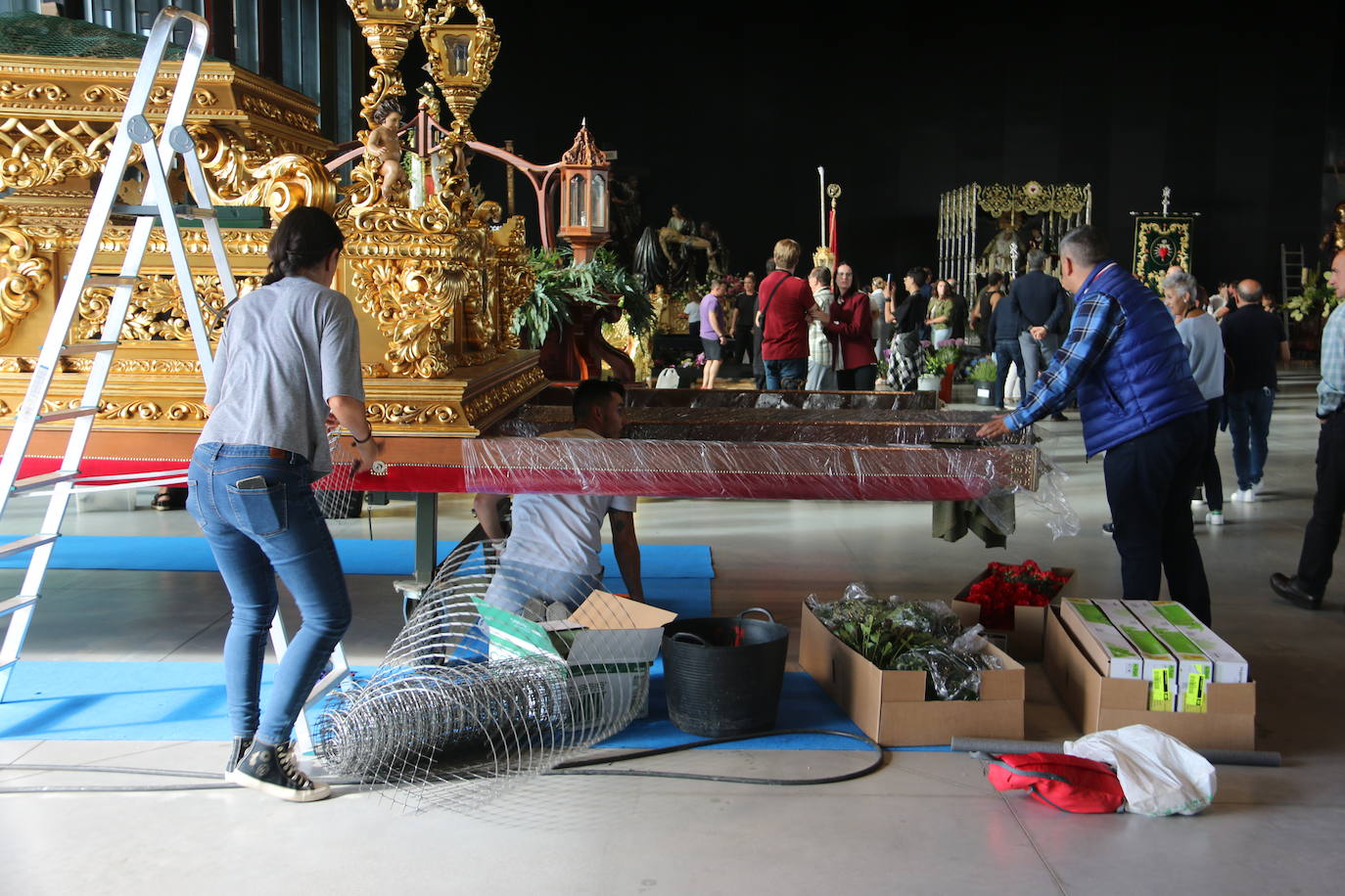 Fotos: Las cofradías preparan sus pasos para la procesión magna