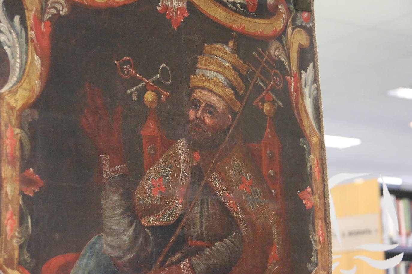 Presentación en la Biblioteca Pública de León de las dos obras restauradas por alumnas de la Escuela de Arte.