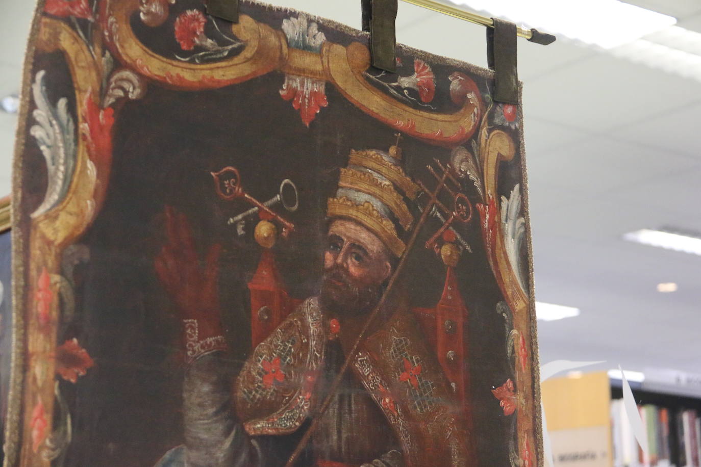 Presentación en la Biblioteca Pública de León de las dos obras restauradas por alumnas de la Escuela de Arte.