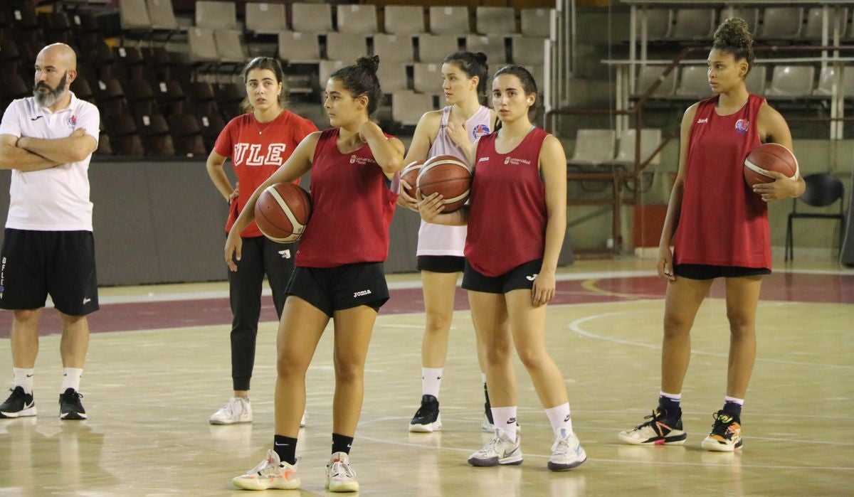 El equipo leonés continúa con su preparación para afrontar su segunda campaña en la tercera categoría del baloncesto nacional