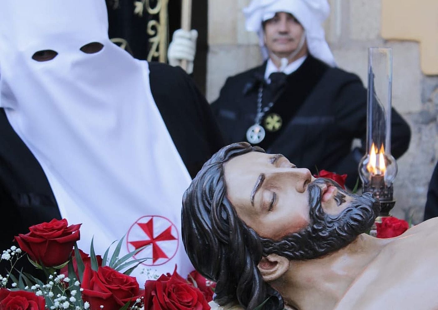 La ruta 'Tras los pasos de los papones' congrega a cientos de personas a lo largo de sus diferentes 'paradas' con especial presencia en el convento de las Concepcionistas y en la parroquia de Santa Marina la Real. 