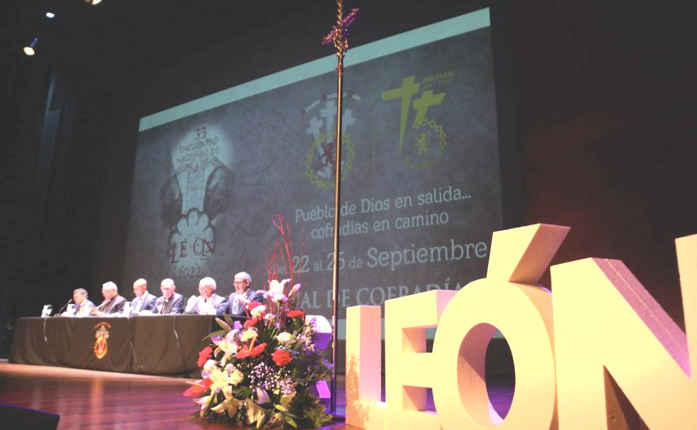 Acto de inauguración del 33 Encuentro Nacional de Cofradías en León.