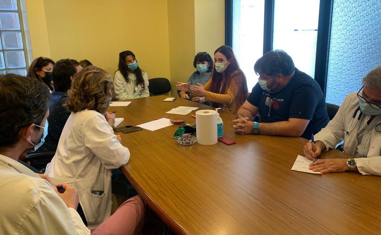 Reunión de Podemos con la Junta de Personal del Hospital del Bierzo.