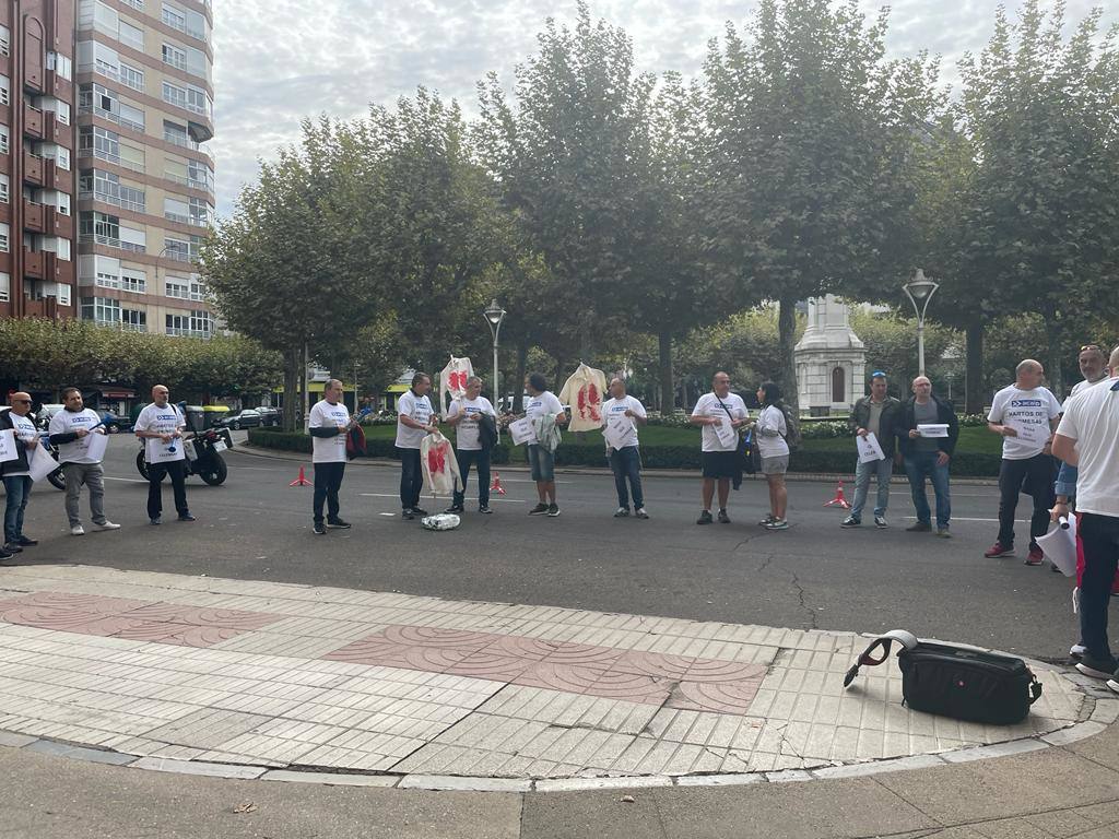 Fotos: Protesta frente a la Subdelegación por parte de los funcionarios de prisones