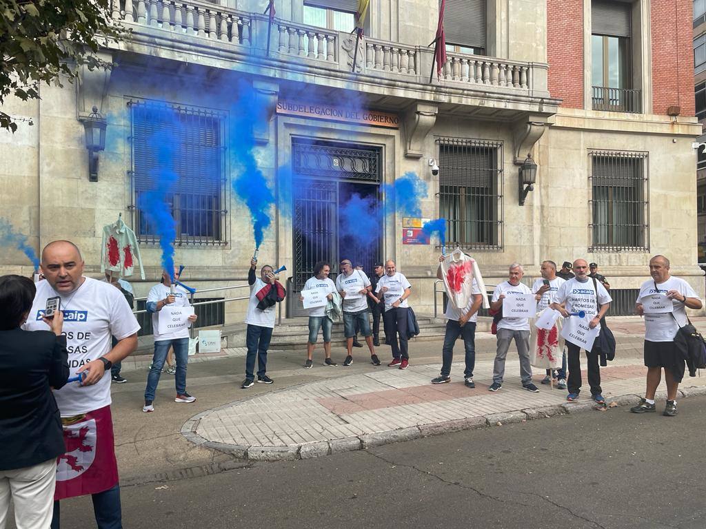 Fotos: Protesta frente a la Subdelegación por parte de los funcionarios de prisones