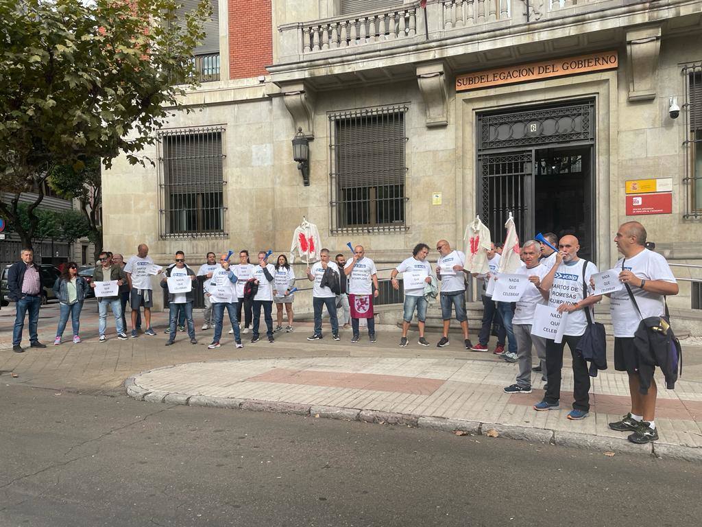 Fotos: Protesta frente a la Subdelegación por parte de los funcionarios de prisones