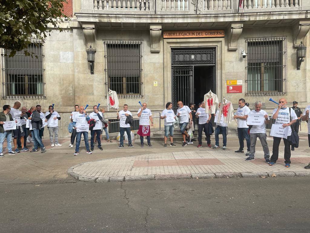 Fotos: Protesta frente a la Subdelegación por parte de los funcionarios de prisones