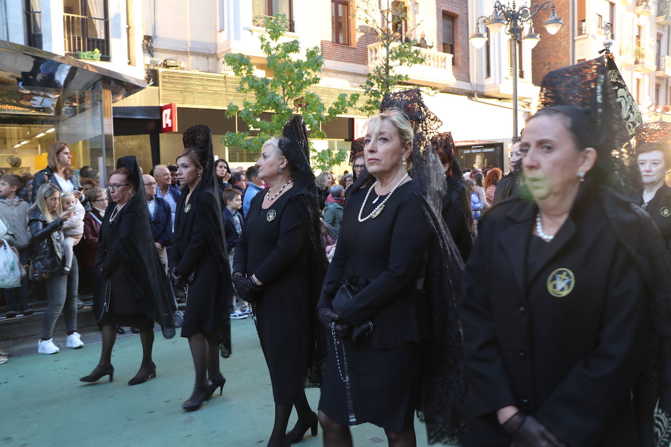 El 33 Encuentro Nacional de Cofradías celebra la magna procesión' 'Passio Legionensis' como acto central de su programación.