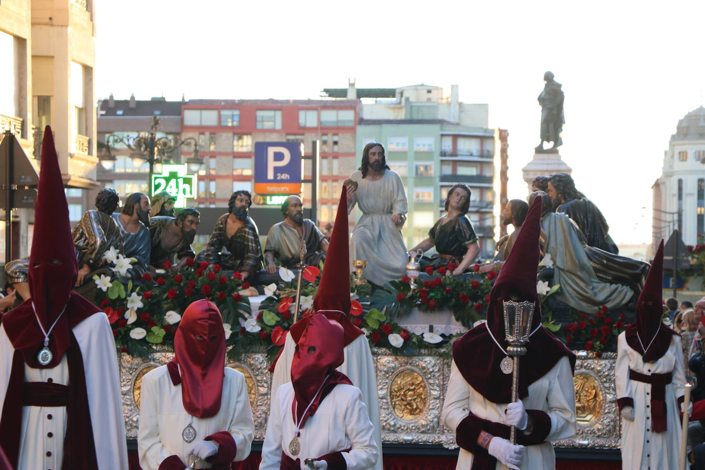 El 33 Encuentro Nacional de Cofradías celebra la magna procesión' 'Passio Legionensis' como acto central de su programación.