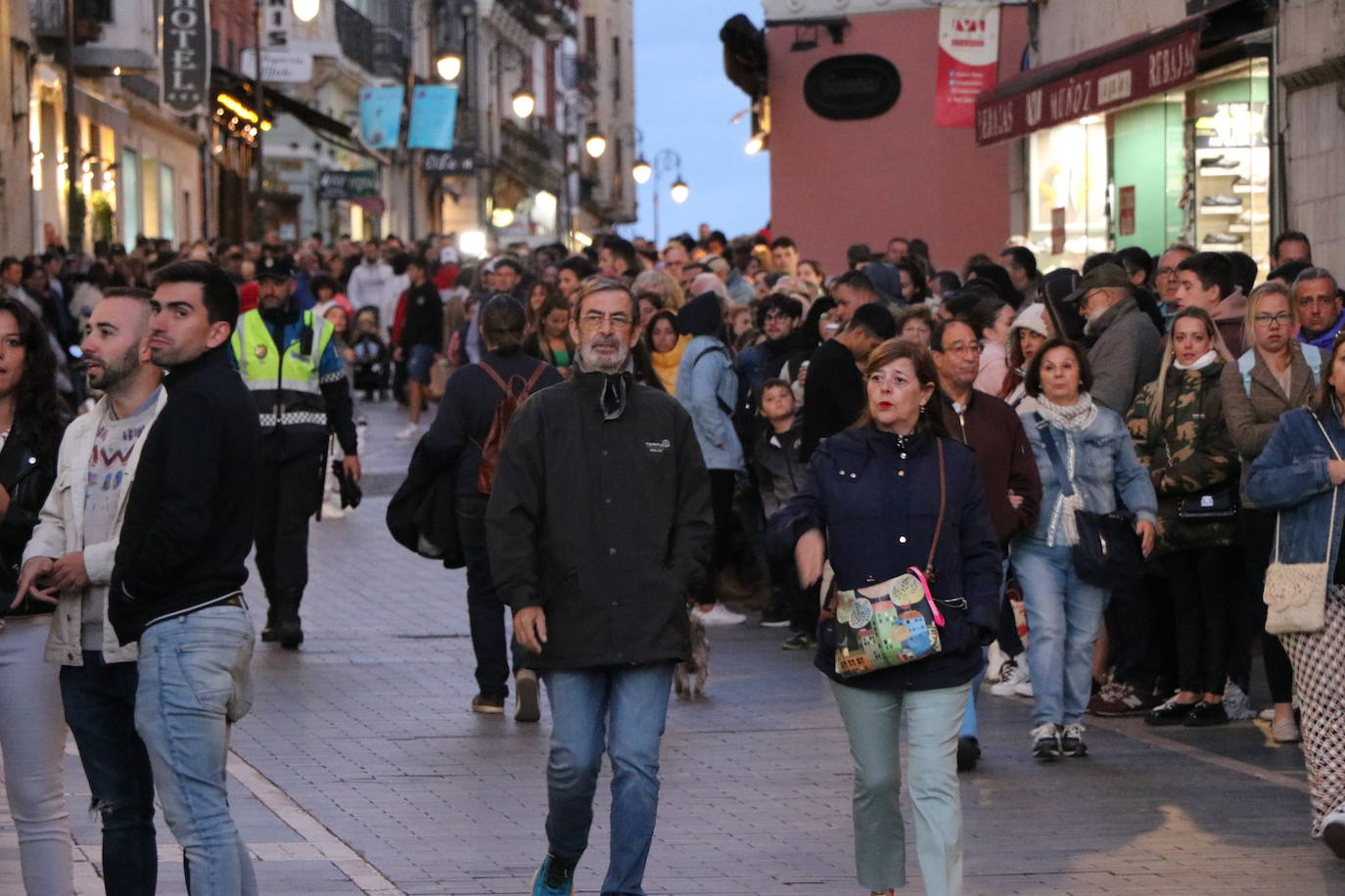 El 33 Encuentro Nacional de Cofradías celebra la magna procesión' 'Passio Legionensis' como acto central de su programación.