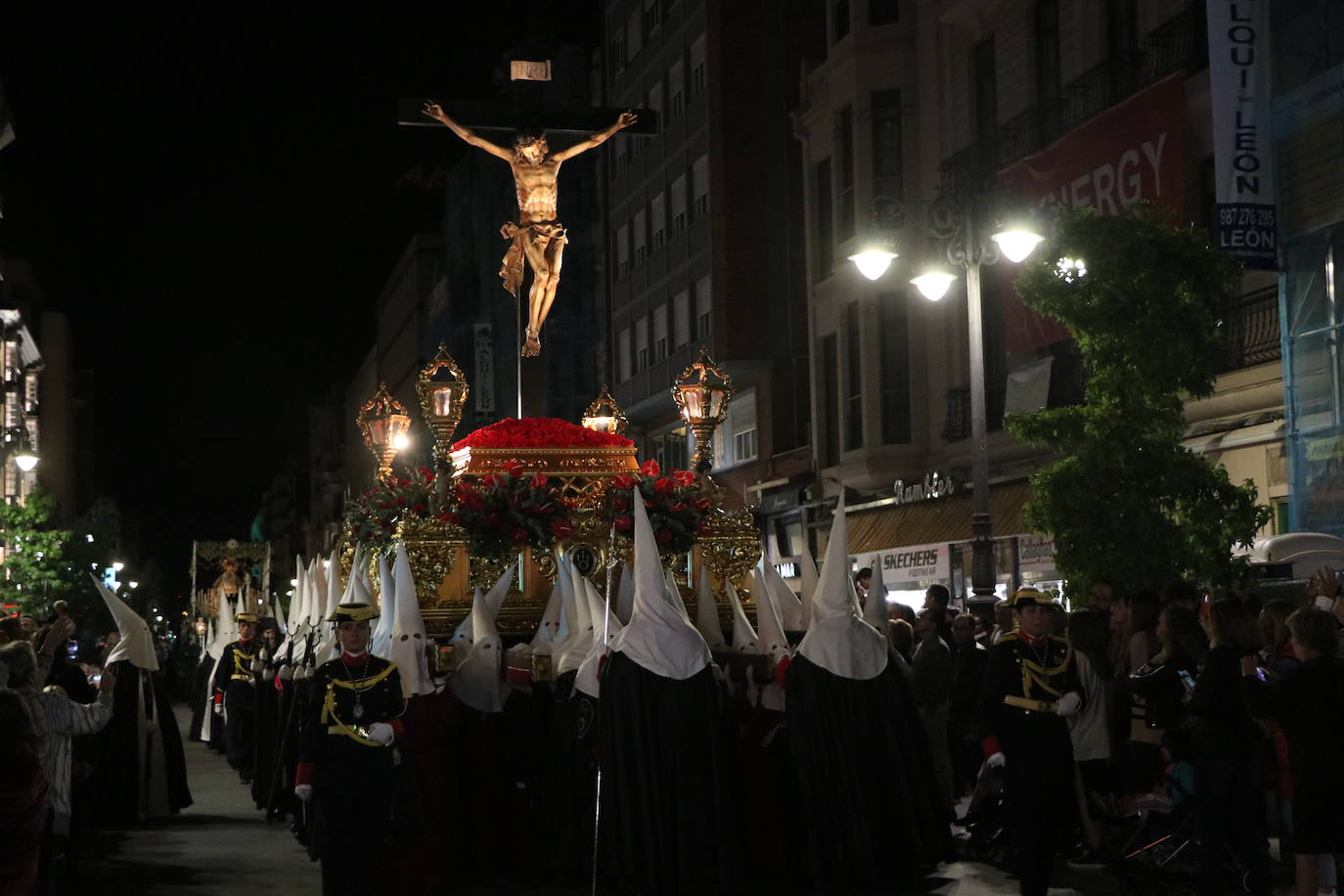 El 33 Encuentro Nacional de Cofradías celebra la magna procesión' 'Passio Legionensis' como acto central de su programación.