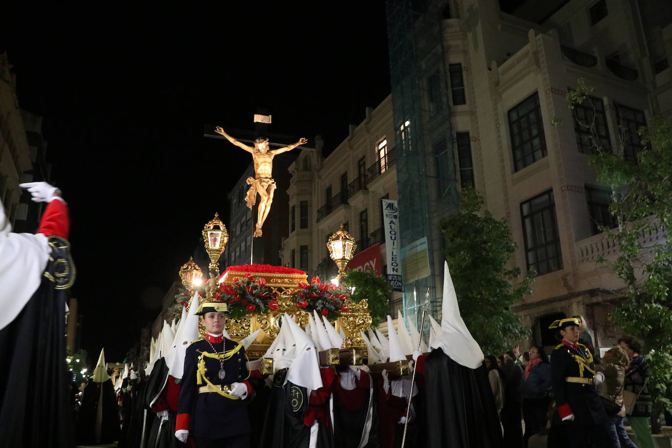 El 33 Encuentro Nacional de Cofradías celebra la magna procesión' 'Passio Legionensis' como acto central de su programación.