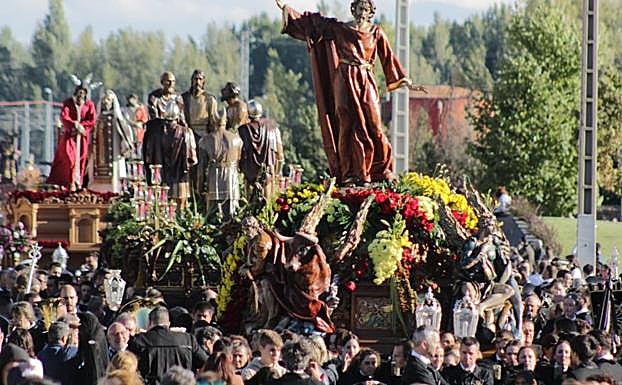 León se echa a la calle y la procesión magna ya está en marcha