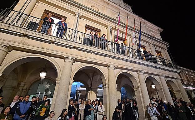Galería. El balcón del Ayuntamiento de San Marcelo fue el lugar escogido para la cita.