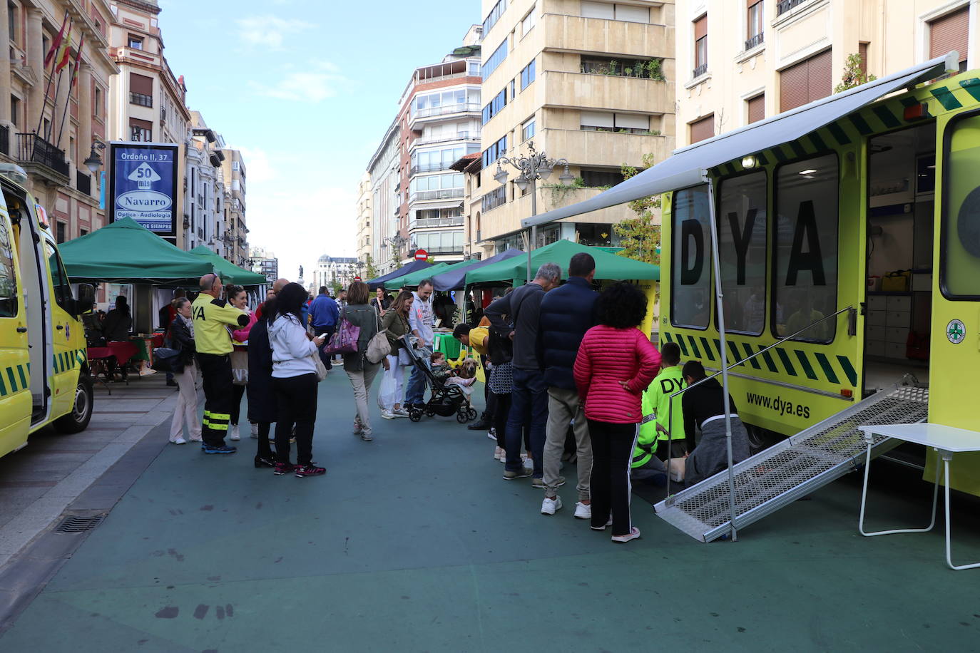 Celebración de la décima edición de la Feria del Voluntariado de León en Ordoño II.