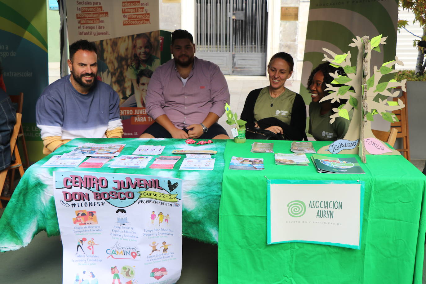 Celebración de la décima edición de la Feria del Voluntariado de León en Ordoño II.