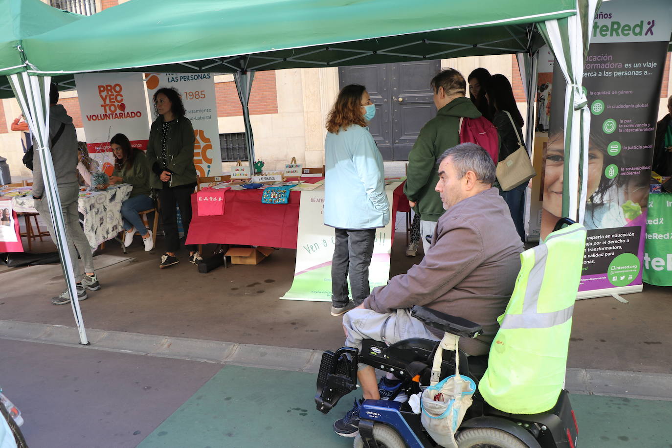 Celebración de la décima edición de la Feria del Voluntariado de León en Ordoño II.