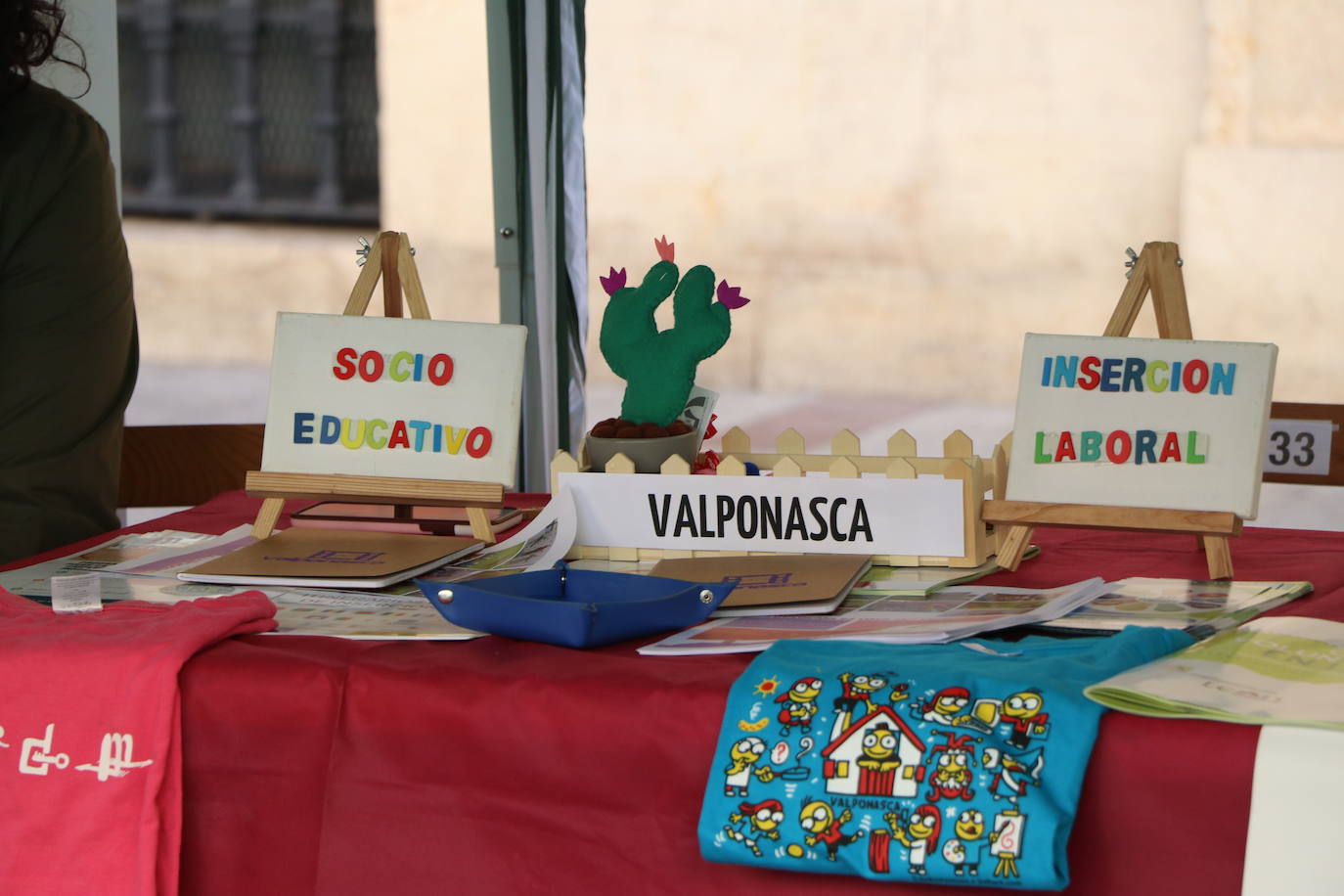 Celebración de la décima edición de la Feria del Voluntariado de León en Ordoño II.