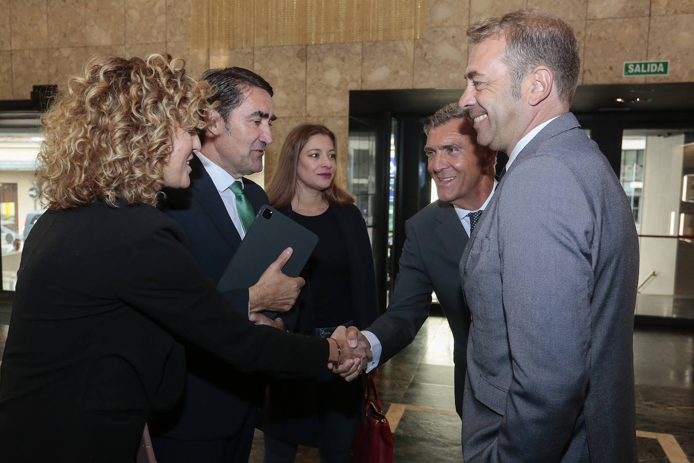 El consejero de Medio Ambiente, Vivienda y Ordenación del Territorio, Juan Carlos Suárez-Quiñones, participa en la inauguración de la jornada 'Eficiencia energética: retos y oportunidades en la rehabilitación de edificios y viviendas', organizada por la Asociación de Empresarios Leoneses de Instalaciones de Saneamiento, Fontanería, Calefacción y afines
