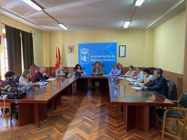 Los miembros de la comisión visitaron la calle del Agua de esta localidad, para la que se ha aprobado una inversión de un millón de euros para acometer su rehabilitación