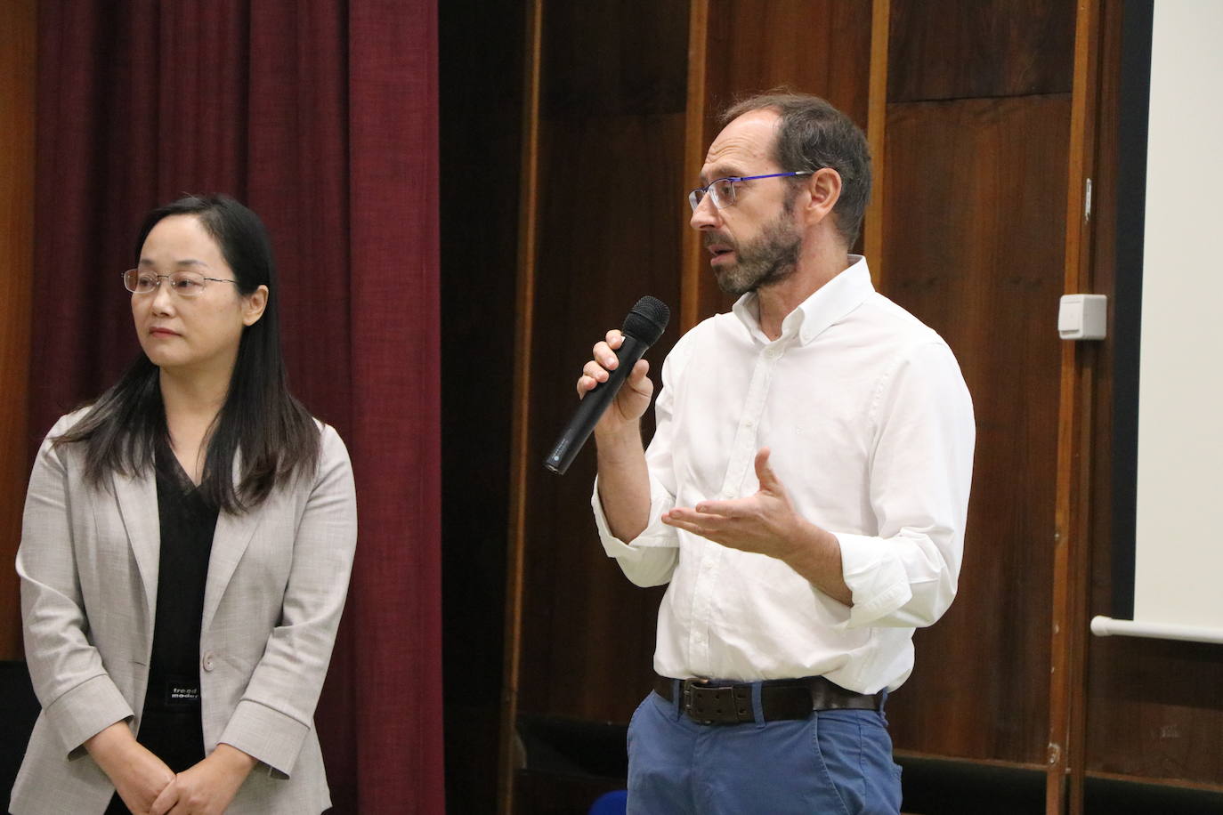 León celebra el Día Mundial de los Institutos Confucio con uan jornada de puertas abiertas en su centro | Los curiosos han podido acercarse a la cultura oriental con talleres de caligrafía, artes marciales o música y gastronomía tradicional. 