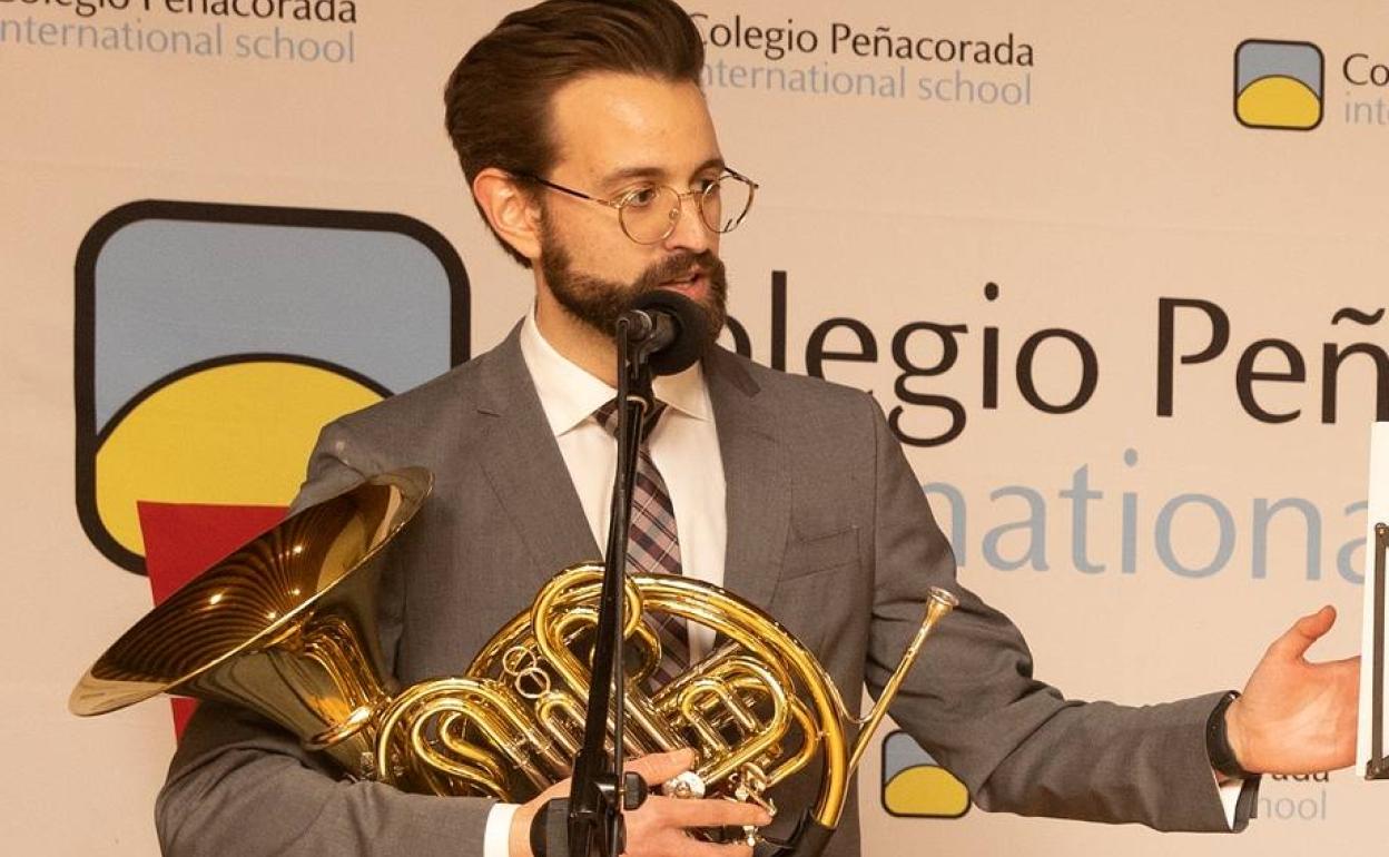 Pablo Quiñonero, director del centro de música Peñacorada durante su conferencia de inauguración del curso 2022-2023.
