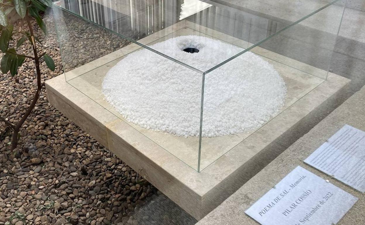 La instalación 'Poema de Sal. Memoria' que Pilar Cossío ha dondado a la Universidad de León.