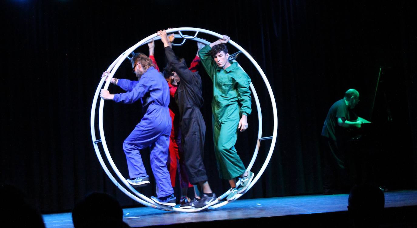 La entrega de la escultura 'Poema de sal. Memoria' y el homenaje a Pepe Tabernero. 