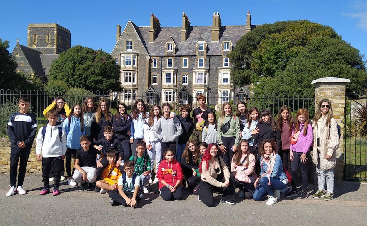 Algunos de los alumnos que han participado en estos viajes. 