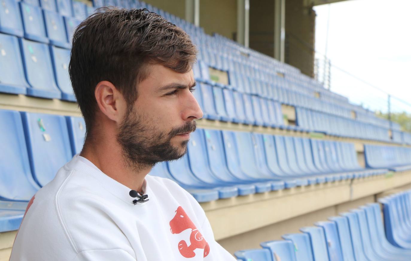 El central leonés ofrece sus impresiones del inicio de temporada con la Cultural