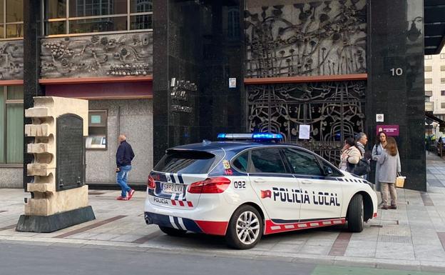 El Ayuntamiento de León, en Ordoño II, se ha quedado vacío a primera hora de esta mañana debido a una fuga de gas.