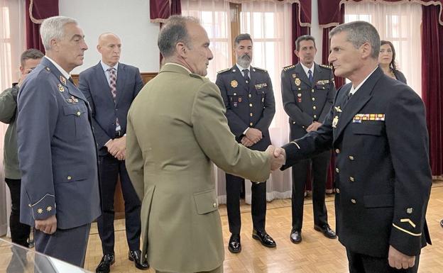 Entrega de condecoraciones por el aniversario de la Subdelegación de Defensa en León.