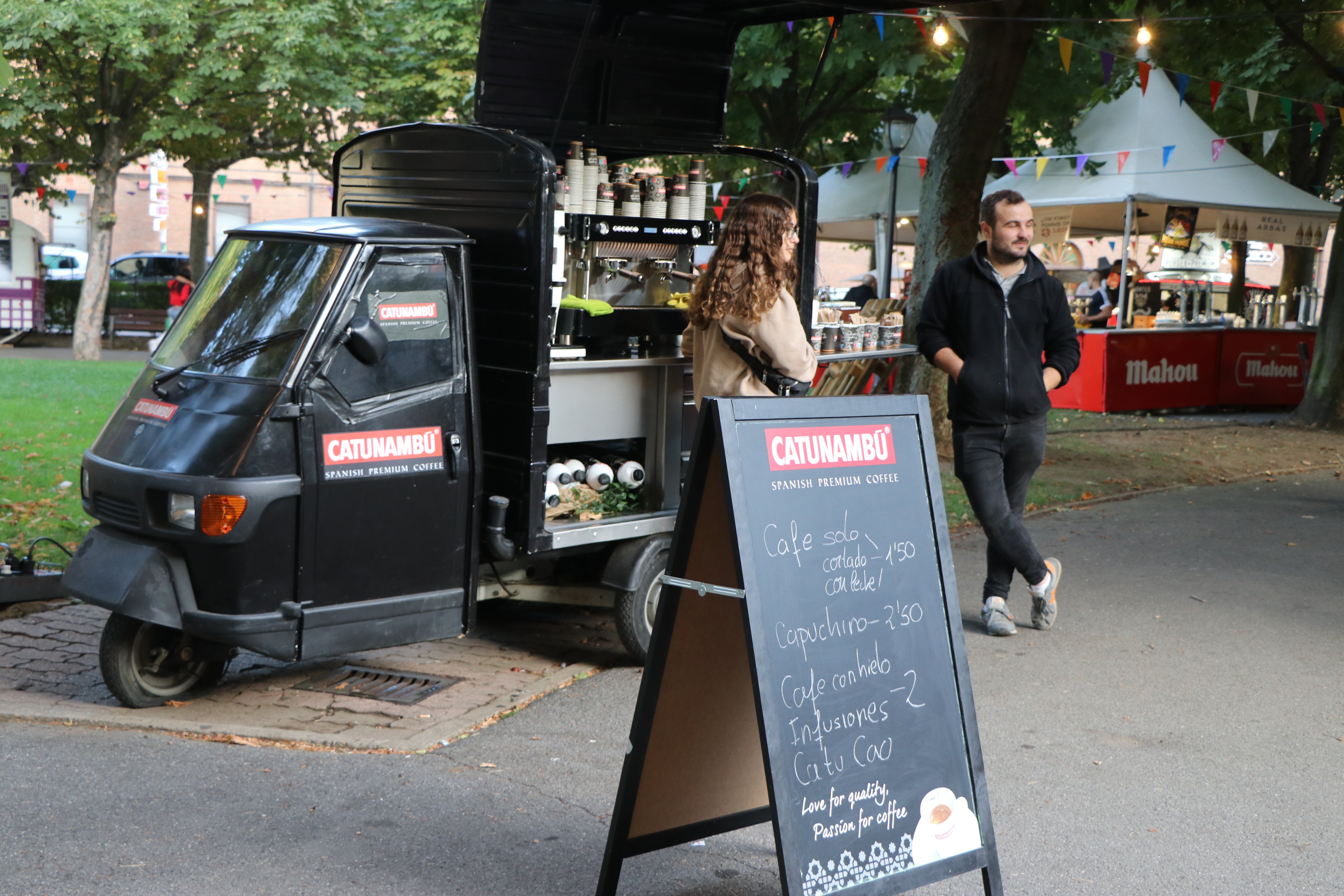 El 'Come y Calle' abre sus puertas en el Parque de San Francisco. 