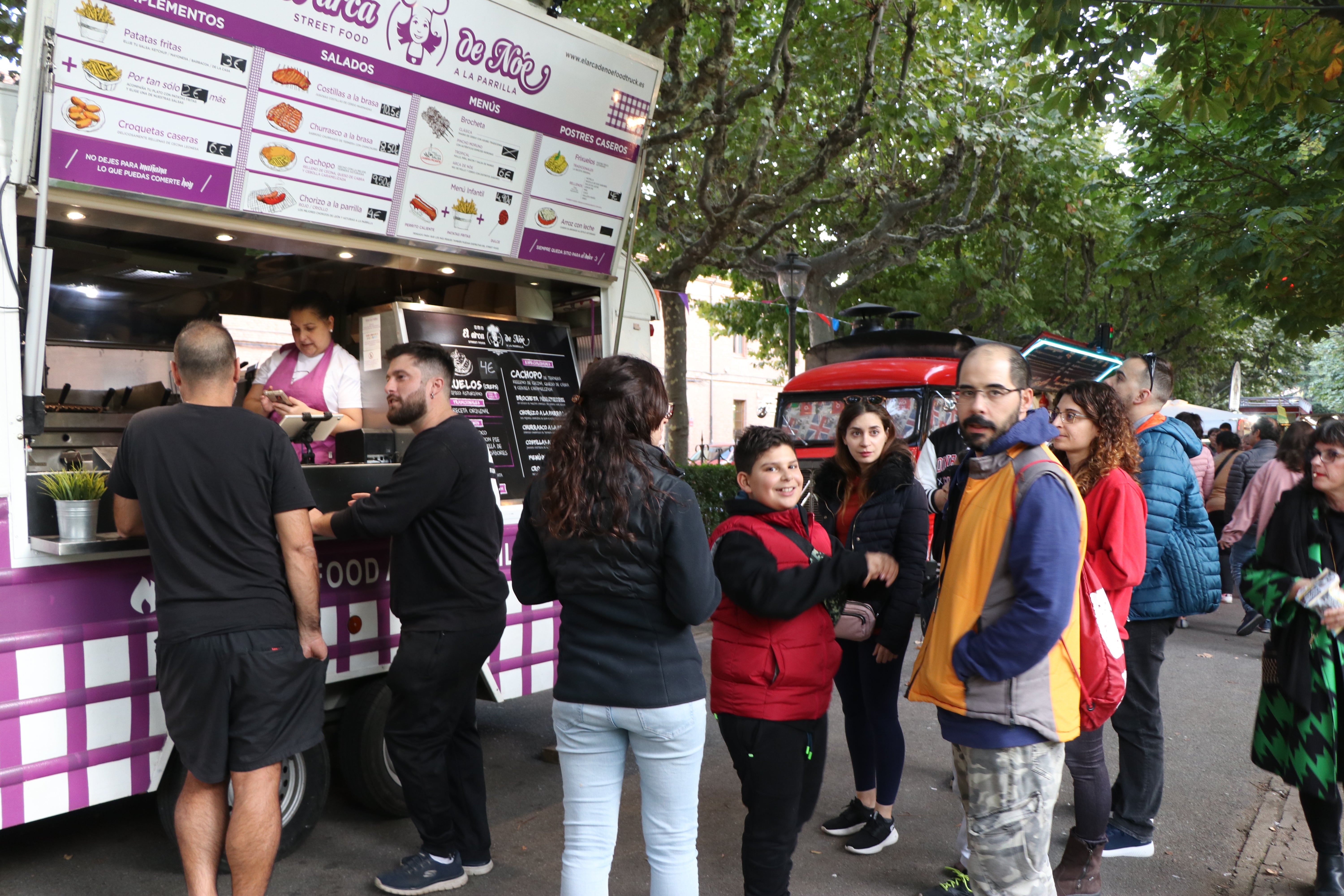 El 'Come y Calle' abre sus puertas en el Parque de San Francisco. 