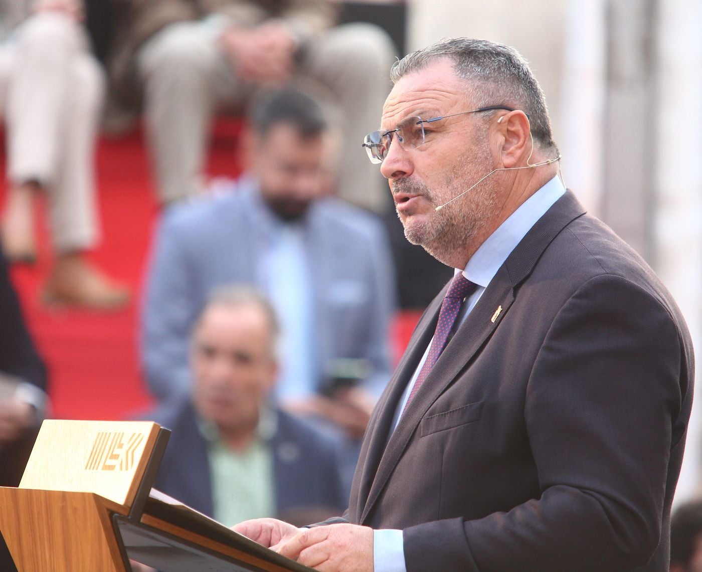 La cultura leonesa llegó, vio y venció en el Monasterio de Carracedo. Con la emoción de las primeras veces y la ilusión por la puesta de largo de unos premios que nacen este 2022 con el objetivo de perdurar en el tiempo, la primera edición de los Premios Concejo de la Cultura Leonesa no dejó indiferente a nadie. Un escenario, el del monasterio de Carracedo, y cinco premios símbolo del concejo y de ese trabajo común entre las artes conformaron la puesta en escena de la gala organizada por el Instituto Leonés de Cultura que citó a los mayores exponentes de la cultura leonesa.