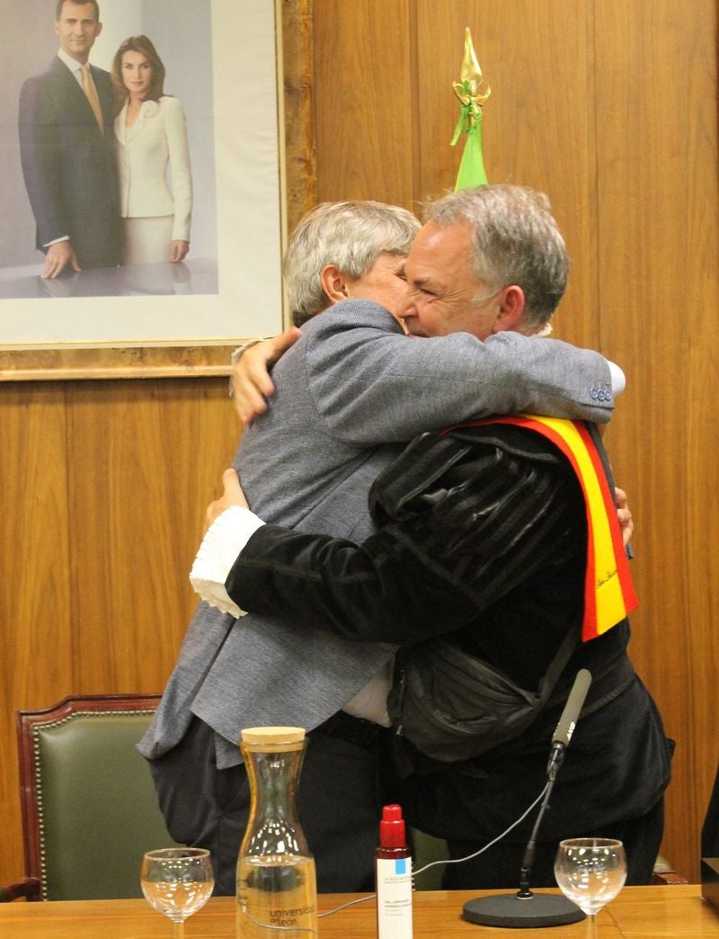 El Aula Magna de la Universidad de León (ULE) ha acogido esta tarde el acto de recepción y bienvenida que el rector Juan Francisco García Marín ha brindado a la asociación TunaEspaña, que celebra este fin de semana una de sus reuniones o 'juntamientos' en la ciudad de León.